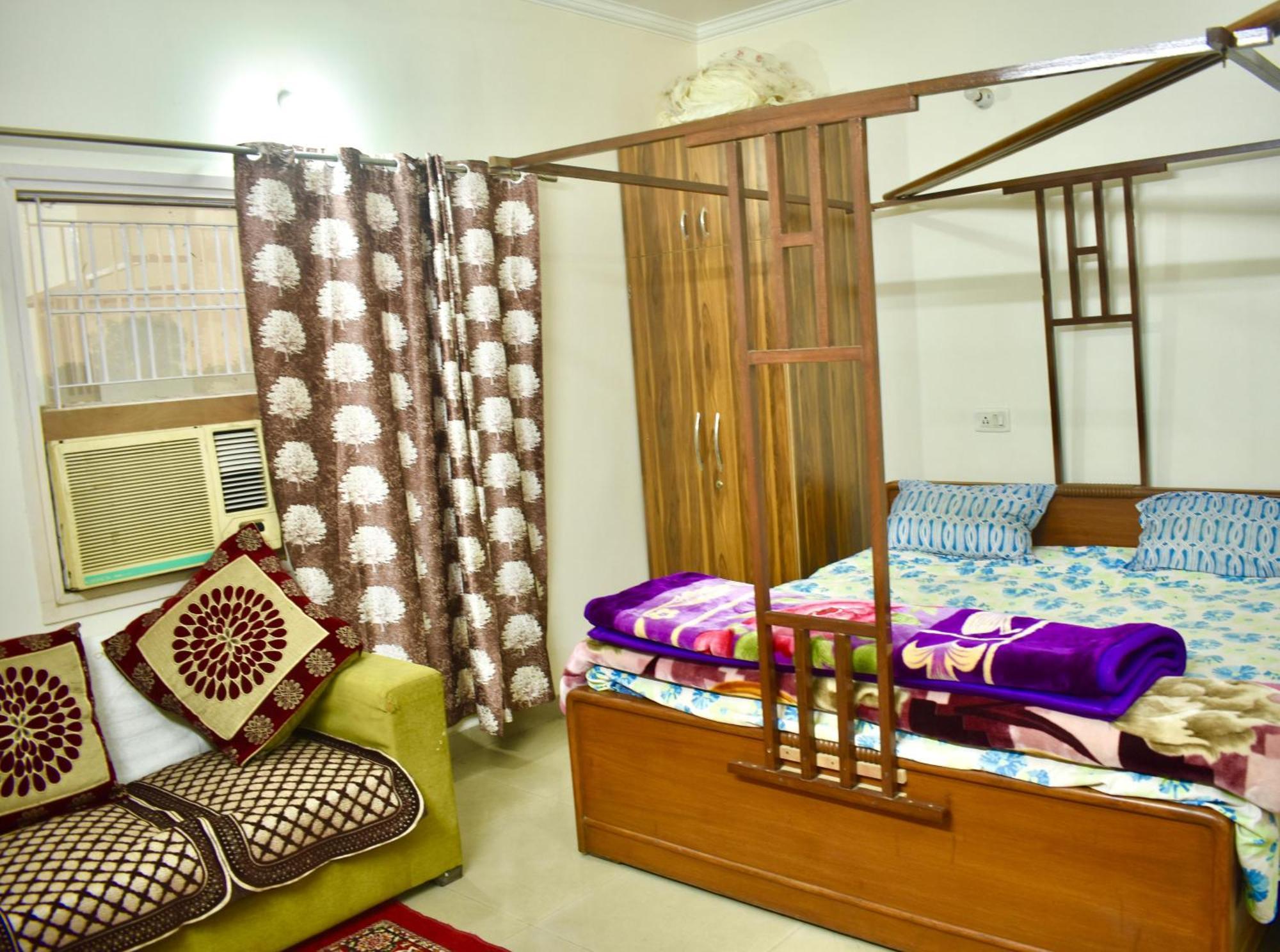 Abhilasha Villa ファリーダーバード エクステリア 写真