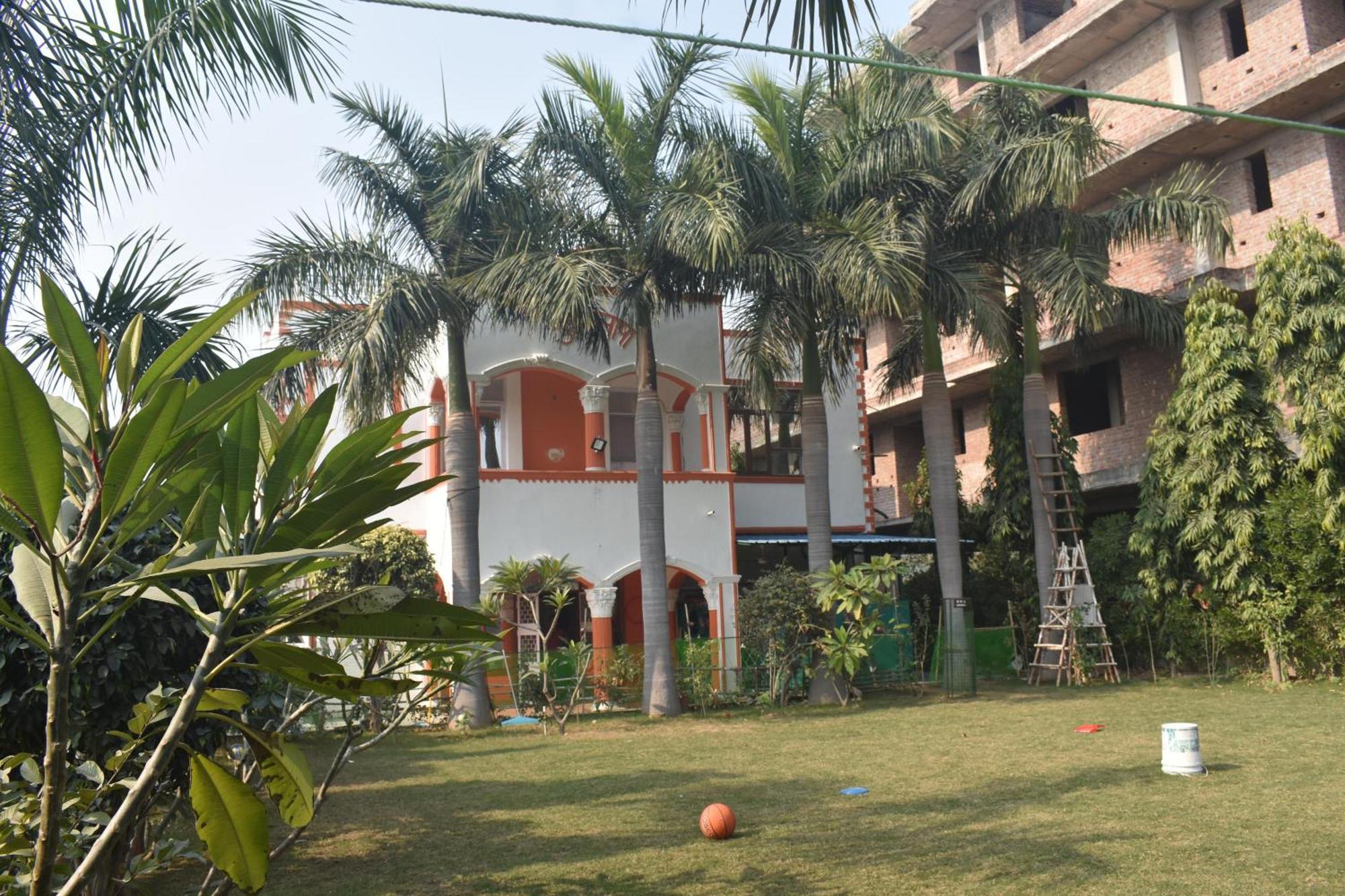 Abhilasha Villa ファリーダーバード エクステリア 写真