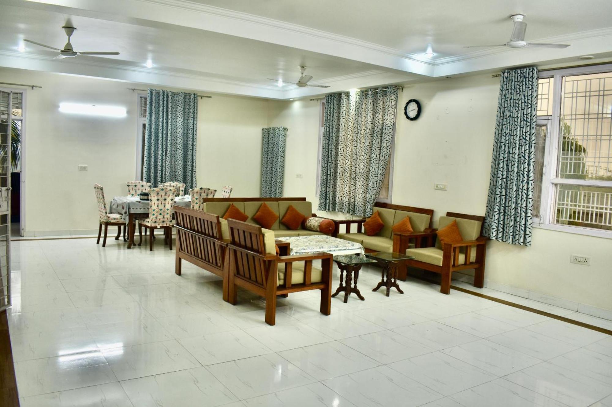 Abhilasha Villa ファリーダーバード エクステリア 写真