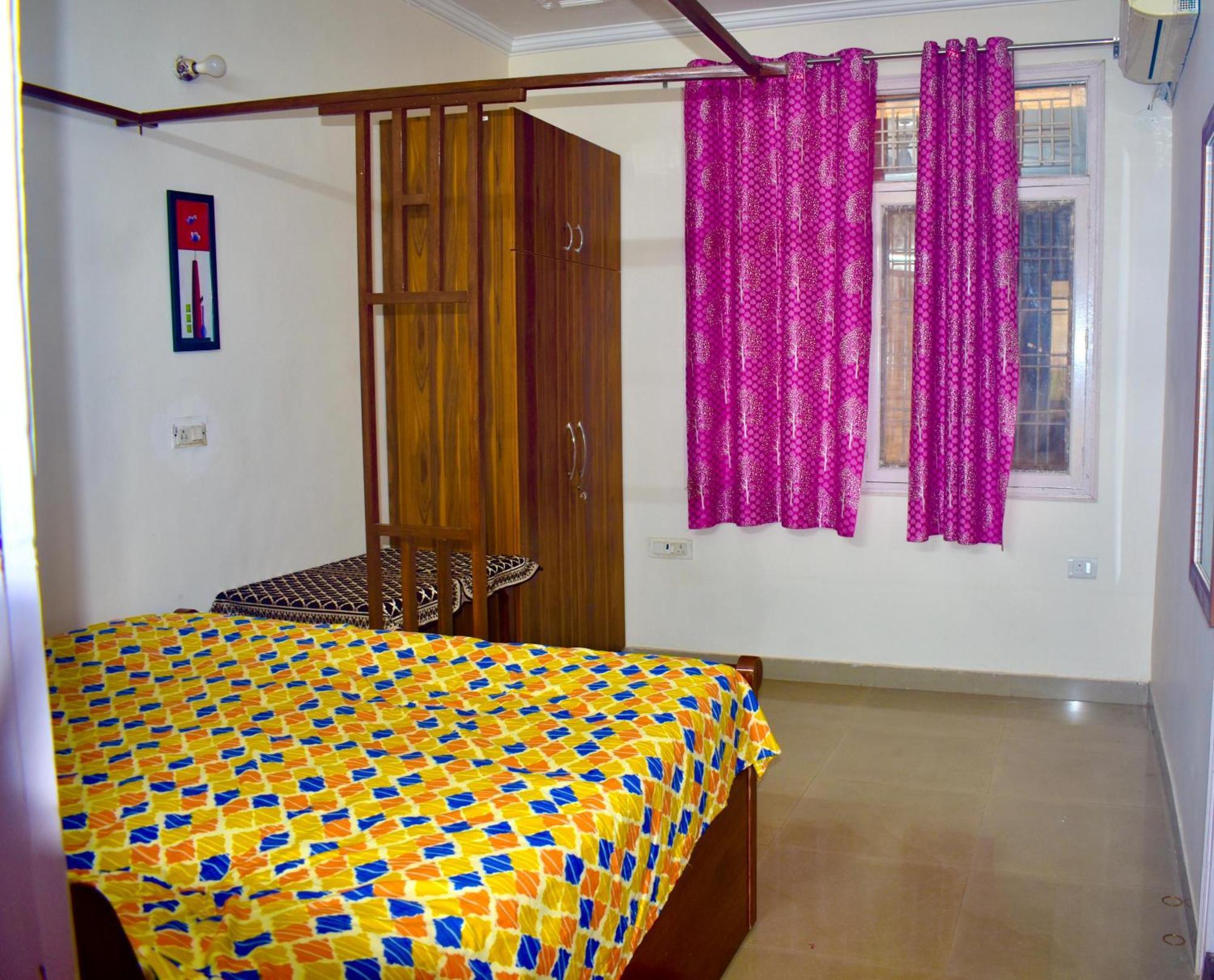 Abhilasha Villa ファリーダーバード エクステリア 写真
